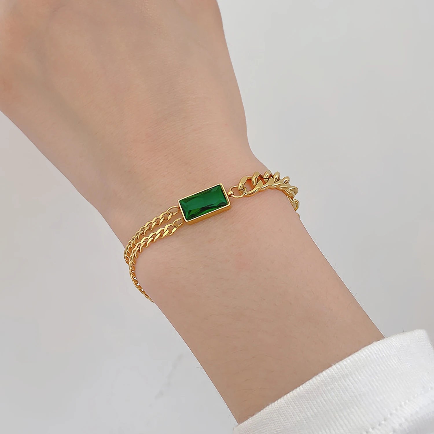 Classic Emerald Asymmetric Chain Necklace